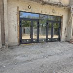 входная группа из алюминия, с закаленным стеклопакетом